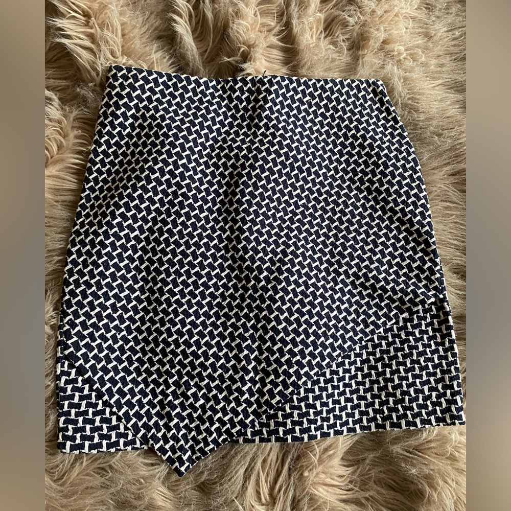 Like new H&M navy and white crossover miniskirt